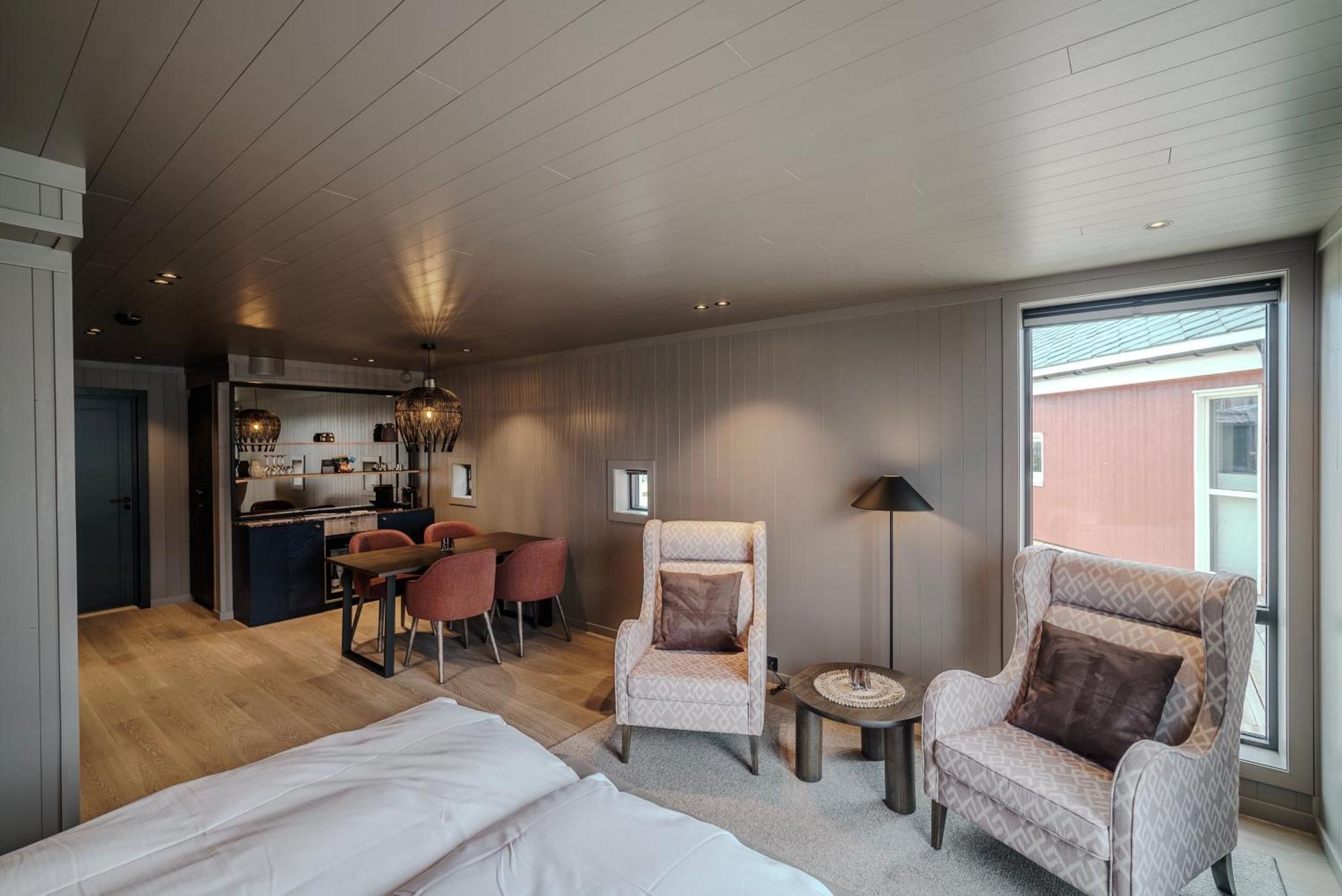 Henningsvaer Bryggehotell - By Classic Norway Hotels Henningsvær Exterior foto